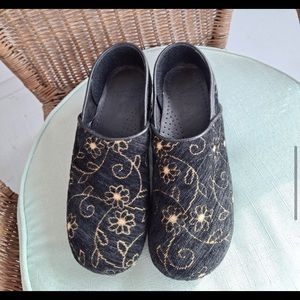 Dansko Women's Black Flower Design Clogs Size 40